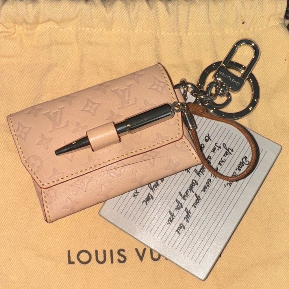 Louis Vuitton love note Card Holder with Keychain with a pen